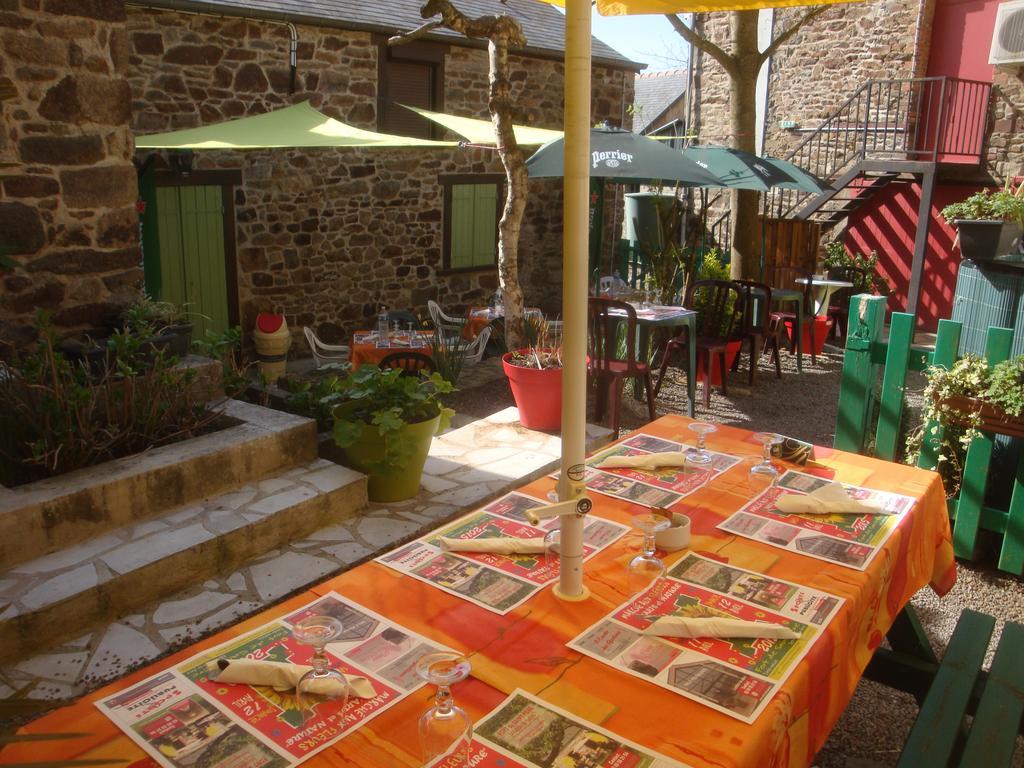 Auberge Du Chateau Châteauneuf-dʼIlle-et-Vilaine 外观 照片