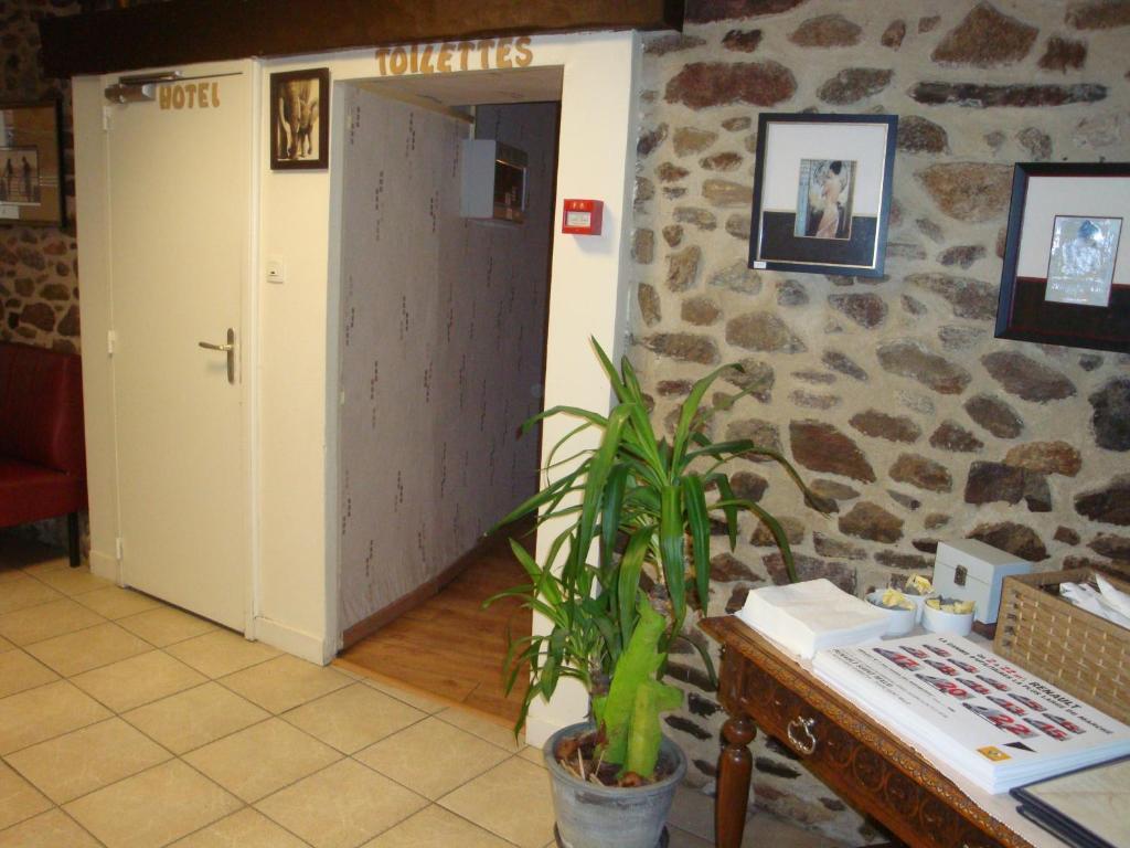 Auberge Du Chateau Châteauneuf-dʼIlle-et-Vilaine 外观 照片