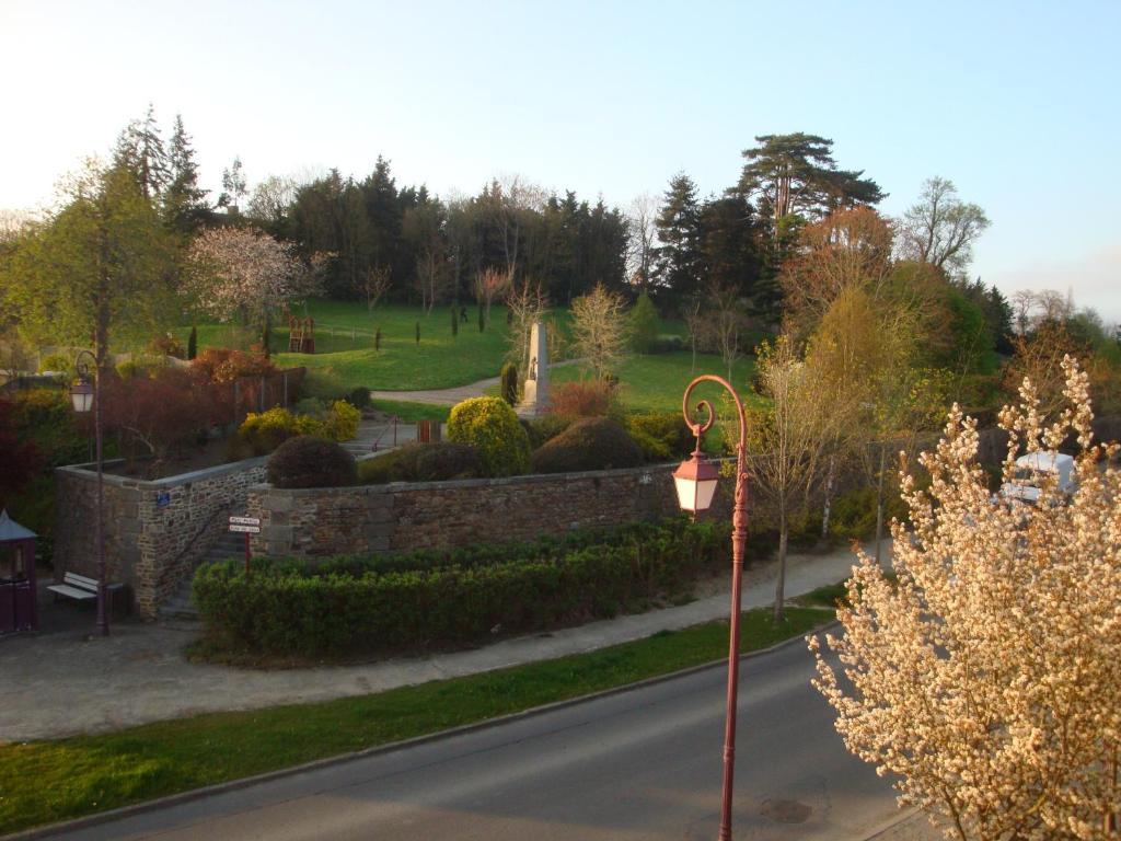 Auberge Du Chateau Châteauneuf-dʼIlle-et-Vilaine 外观 照片